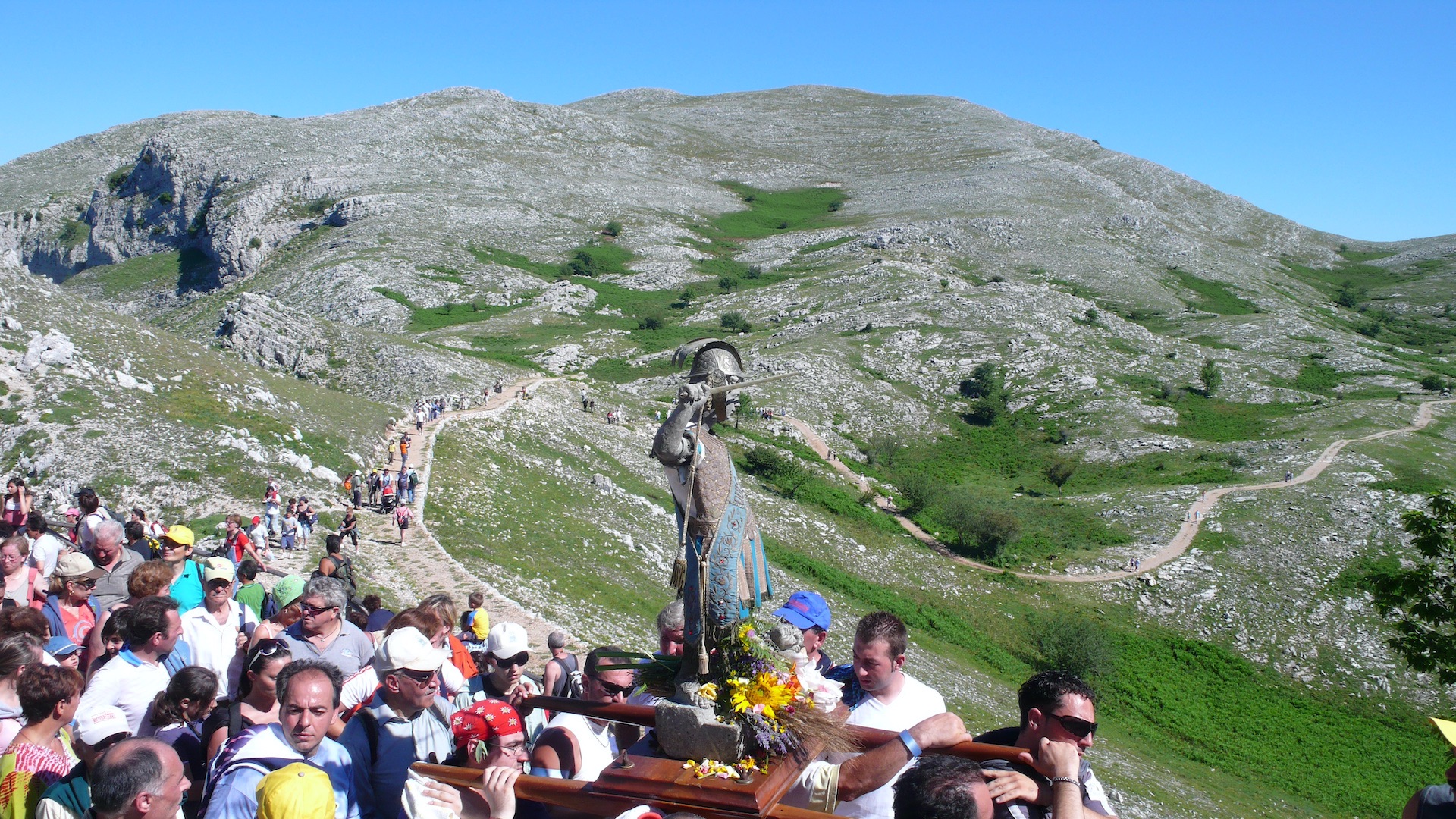 Copertina: I Portatori di San Michele a Maranola: fede e fatica in cima alla montagna